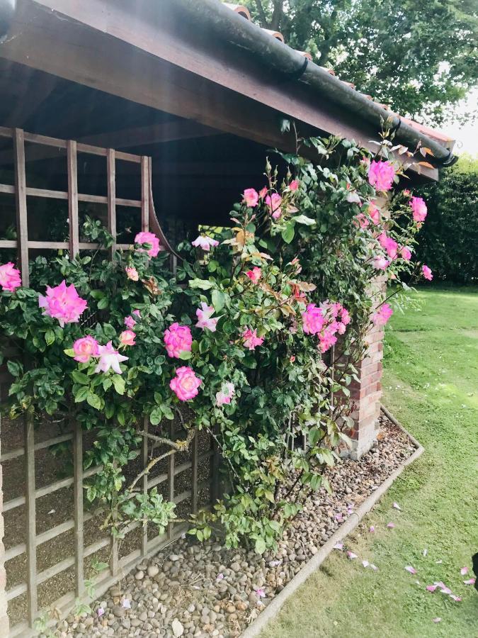Charming Hen Cottage Countryside Retreat Lincoln Newball Eksteriør bilde